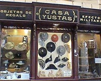 Casa Yustas, tienda de gorras, boinas y sombreros en la Plaza Mayor, Madrid
