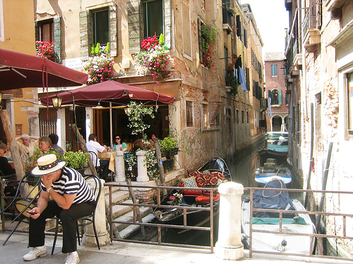 canal en venecia, italia