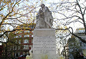 estatua shakespeare en leicester square, londres